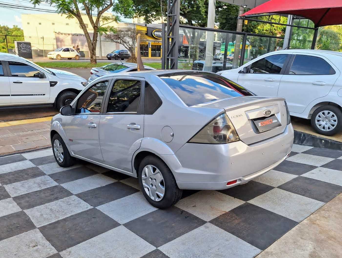 FIESTA SEDAN 1.6 COMPLETO