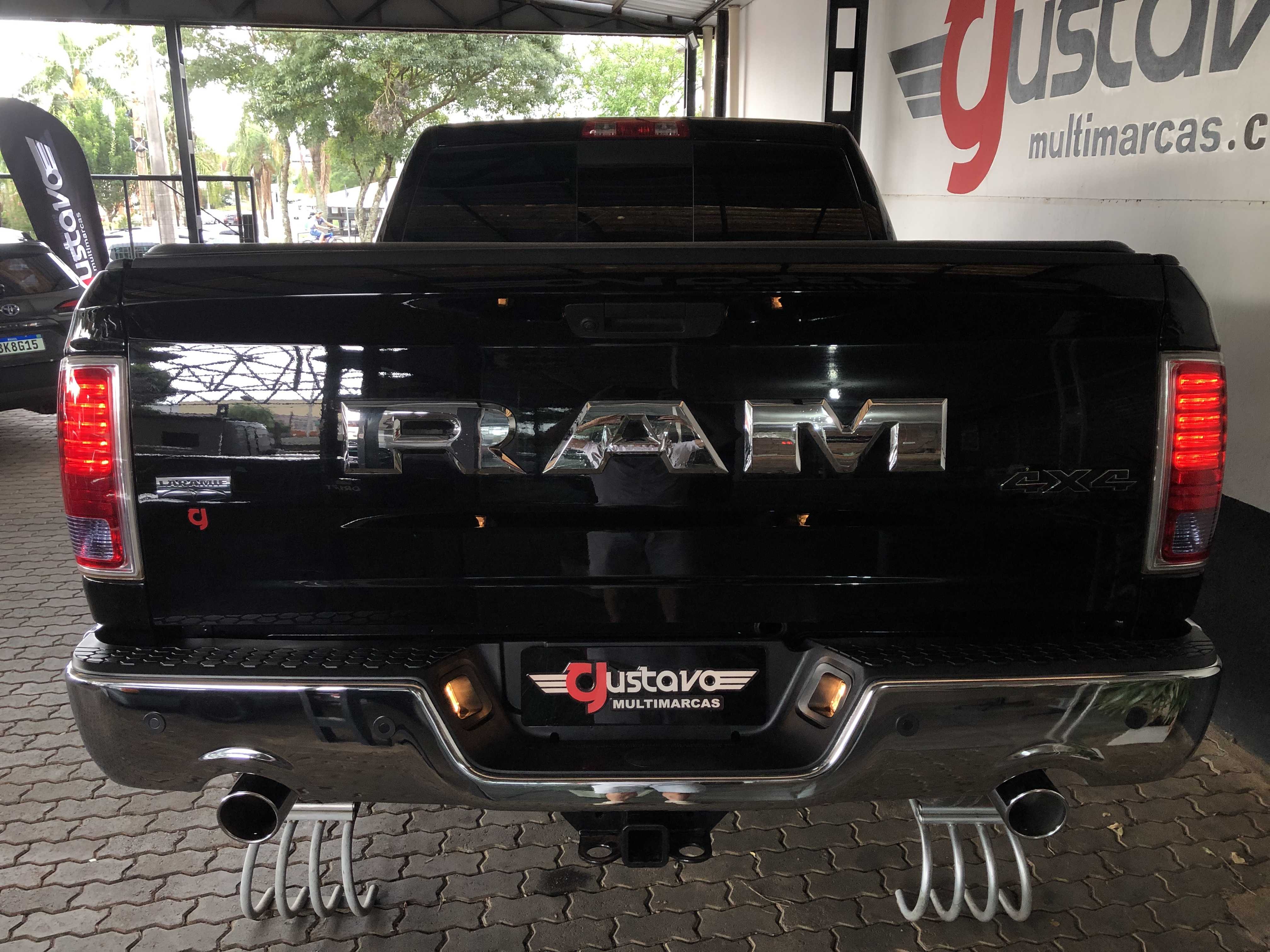 RAM CLASSIC LARAMIE 5.7 HEMI