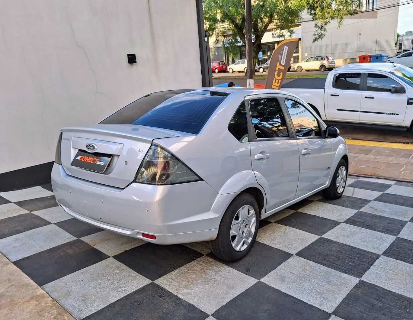 FIESTA SEDAN 1.6 COMPLETO